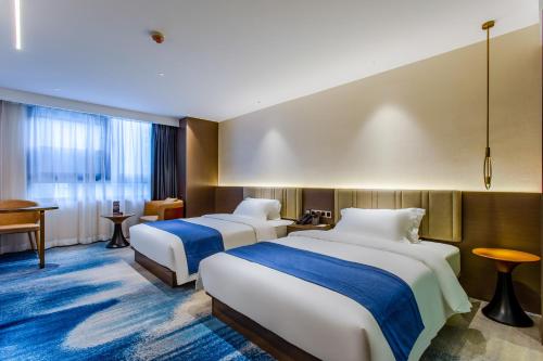 Huayang Hotel Century City Convention and Exhibition Center Branch - image 3
