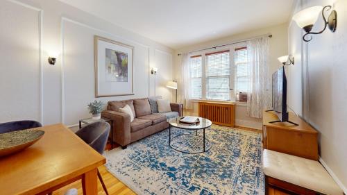 Renovated 2b, In-unit Laundry, Longwood, 1st Flr in Brookline, USA