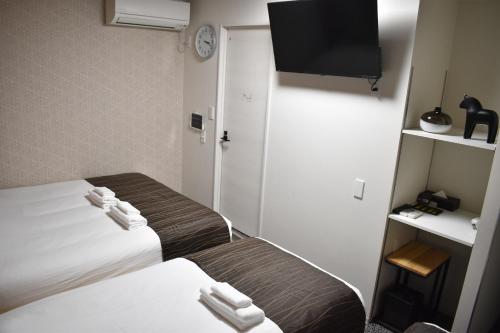 Quadruple Room with Private Bathroom image 4