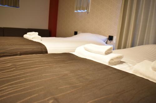 Quadruple Room with Private Bathroom image 6