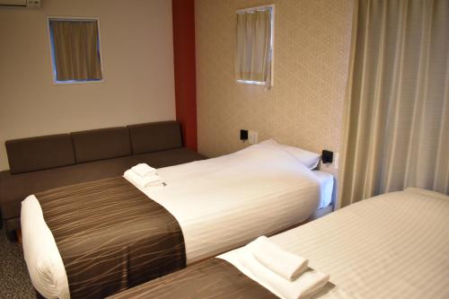 Quadruple Room with Private Bathroom image 7