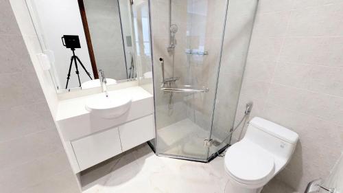 SkyView Apartment - Bui Vien Street & SG's HEART