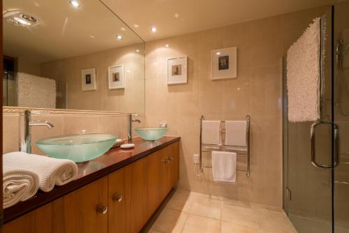 Bathroom, Titore Lodge in Russell