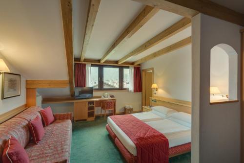 67205313 Hotel Antares