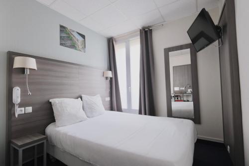 Hotel Lilas Gambetta, Paris