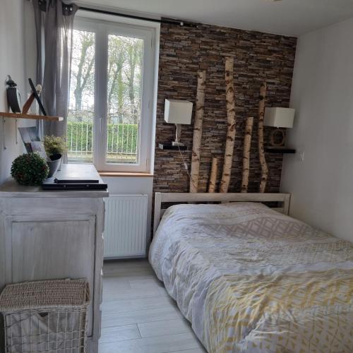 Chambre et animaux de la ferme in La Ferte-Frenel