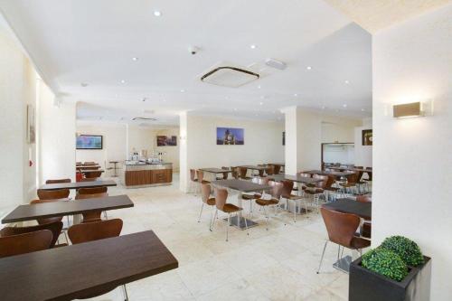 Queens Park Hotel - image 4