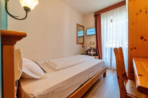Single Room image 10