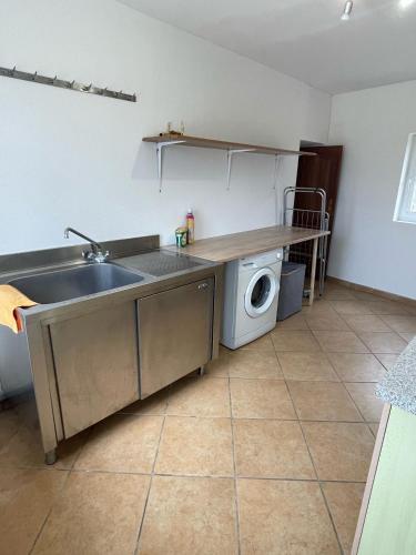 La longère de Guitôt (La longere de Guitot) in La Ferte-Frenel