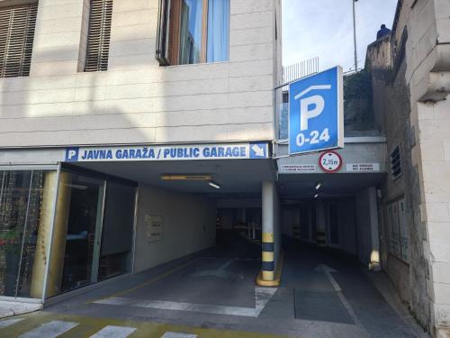 Apartment Central Old town with private indoor garage parking - Tap to explore photos