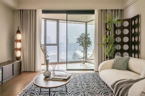 EHUB - Spacious Apartment with Bund View in Yaojiang Garden