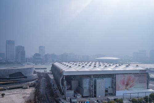 EHUB - Spacious Apartment with Bund View in Yaojiang Garden, Shanghai (foto 6)