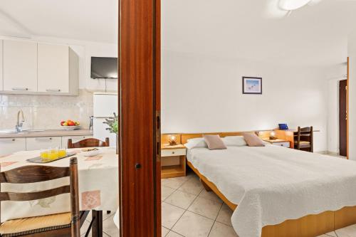 Apartment image 9