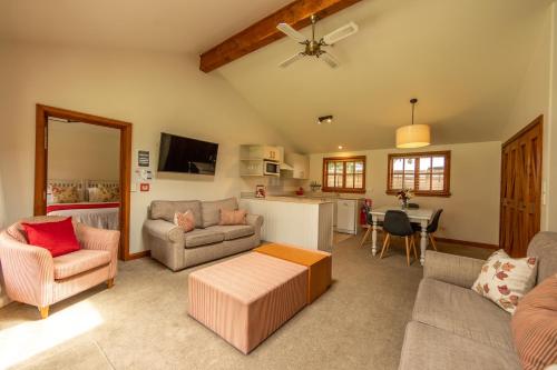 Wanaka Homestead Lodge & Cottages - image 3