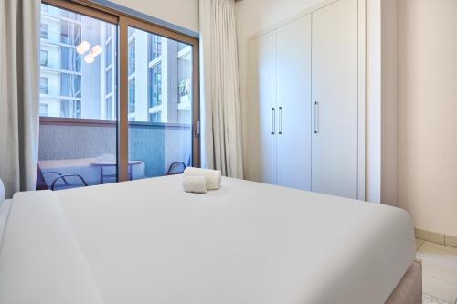 STAY BY LATINEM Luxury 1BR Holiday Home CVR A901 near Downtown, Dubai