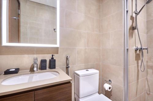 STAY BY LATINEM Luxury 1BR Holiday Home CVR A901 near Downtown, Dubai (Foto 6)