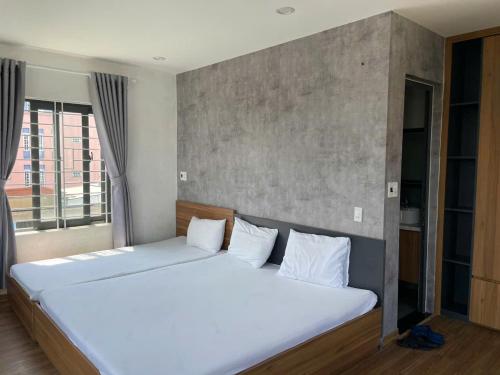 One-Bedroom Apartment image 1