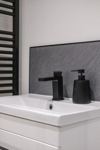 Willowstay - SJA Stays - Modern 2 Bed Apartment - 화장실