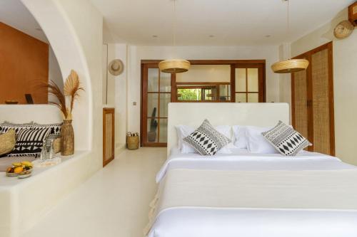 Suite with Pool View image 1