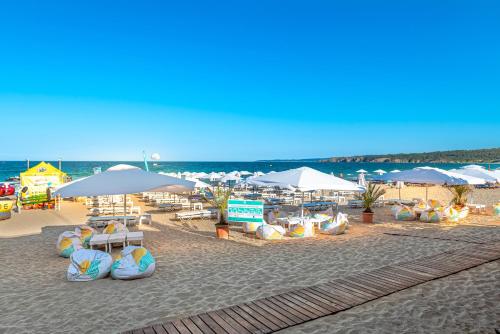 Апартаменти с чадъри и шезлонги на плажа - Свети Никола Каваците, Sozopol (fotografie 7)