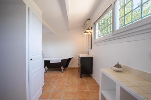 VILLA JUSTINE VI4239 By Riviera Holiday Homes - image 2