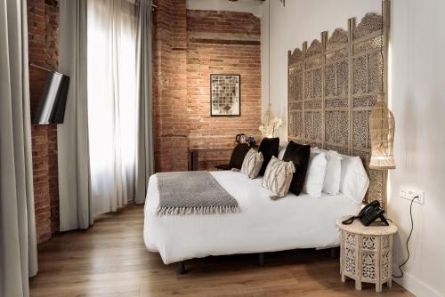 1 double bed, 1 twin bed