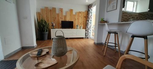 Fasiliti, Famara - Casa Marosenia in Guime