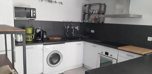 Saint-Raphael 2 pièces indépendants piscine prohe golf (Saint-Raphael 2 pieces independants piscine prohe golf) in Vallon du Mal Temps