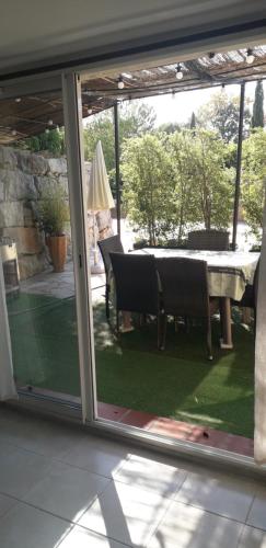 balkon/terras, Saint-Raphael 2 pièces indépendants piscine prohe golf (Saint-Raphael 2 pieces independants piscine prohe golf) in Vallon du Mal Temps