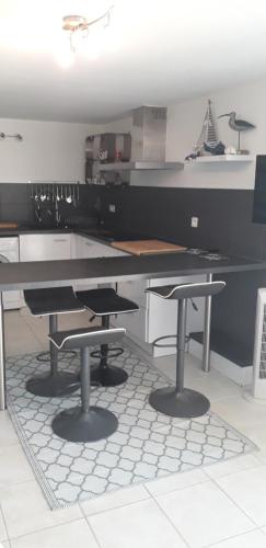 Saint-Raphael 2 pièces indépendants piscine prohe golf (Saint-Raphael 2 pieces independants piscine prohe golf) in Vallon du Mal Temps