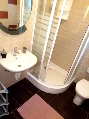 One-Bedroom Apartment image 1