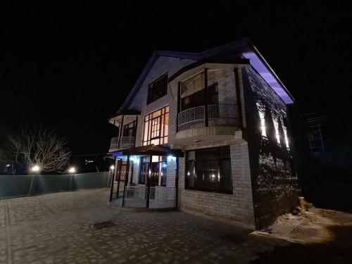 Cozy cottage in Haripur Manali by Serene Homes in Haripur