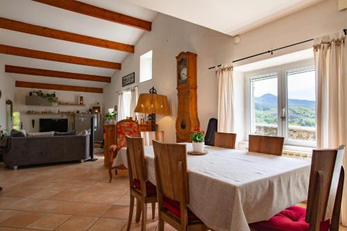 La Villa du bonheur in Puy Saint Martin