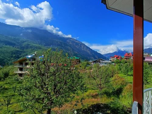 Cozy cottage in Haripur Manali by Serene Homes in Haripur