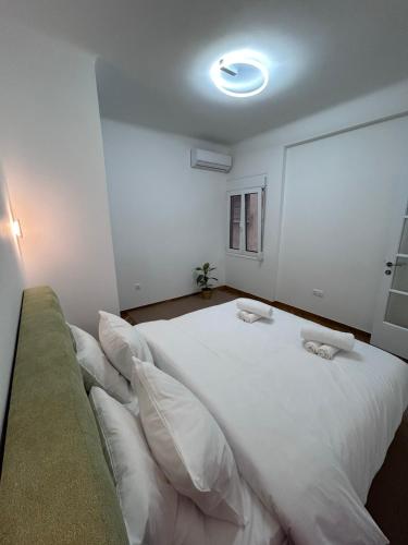 V32 - Athens Central Fully Equipped Apartment - Tap to explore photos