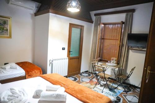 Deluxe Double Room (2 Adults + 1 Child) image 4