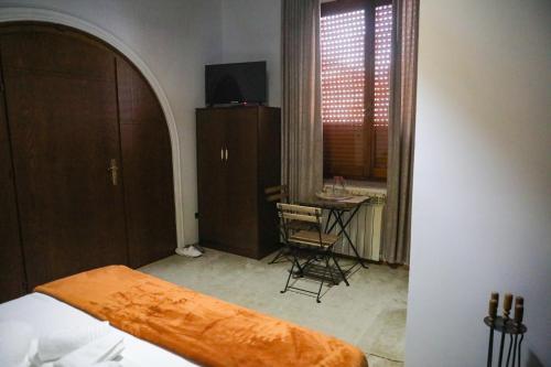 Deluxe Double Room image 5