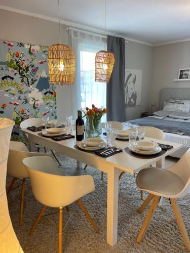 設施, Architect-Apartments 80qm 3 Schlafzimmer, integrierter Kuche und Bad, 2min von A8, Garten mit Sitzgr in 申貝格
