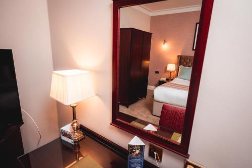 Old Swan Hotel - image 2