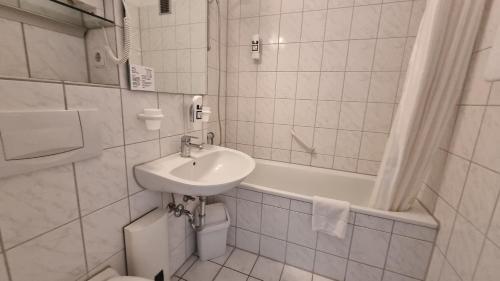 TOP Panorama Inn Hotel - image 10