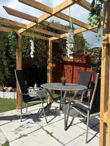 Superb Triple Room near Airport - 1 Superb Triple Room near Airport - 1