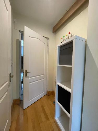 Superb Triple Room near Airport - 1 Superb Triple Room near Airport - 1