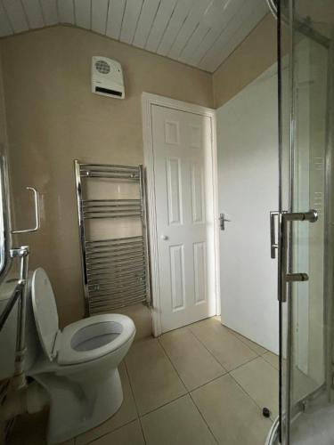 Superb Triple Room near Airport - 1 Superb Triple Room near Airport - 1