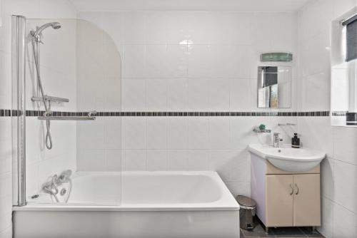 Charming 3-Bedroom House in the Heart of Windsor, Виндзор (фото 10)