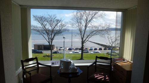 Whitehall Guest House - Colwyn Bay