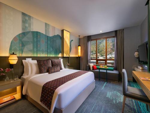 Deluxe King Room image 4