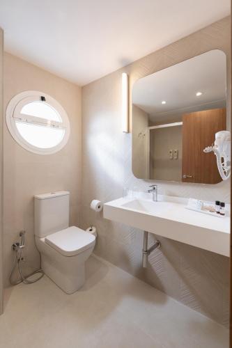 Double or Twin Room with Terrace image 4
