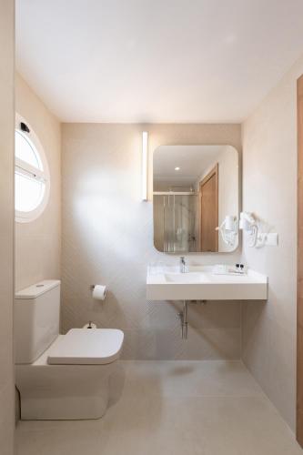 Double or Twin Room with Terrace image 7