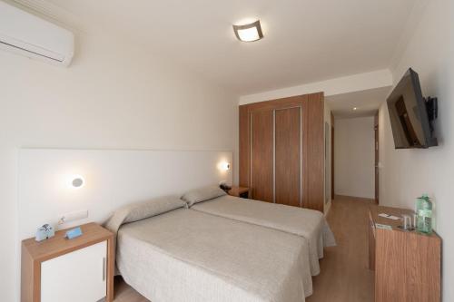 Double or Twin Room with Terrace image 8
