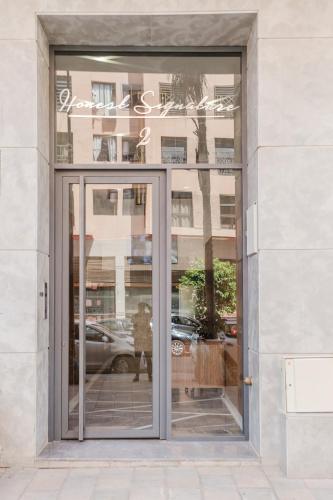 Stylish and Central Downtown Retreat - image 14